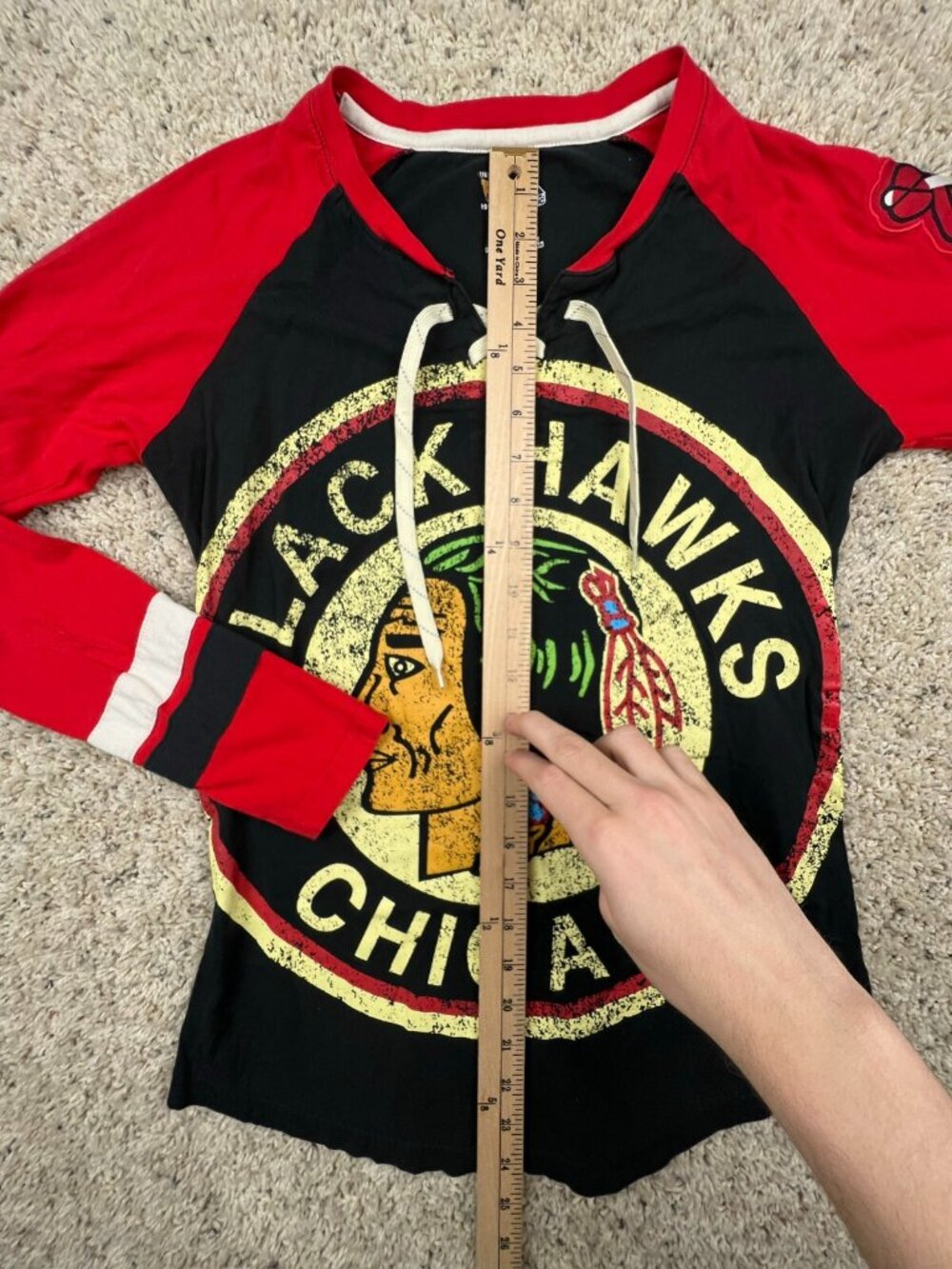 Chicago Blackhawks Majestic T-shirt Medium NHL Women’s Red Black w Logo L/S - Picture 2 of 10